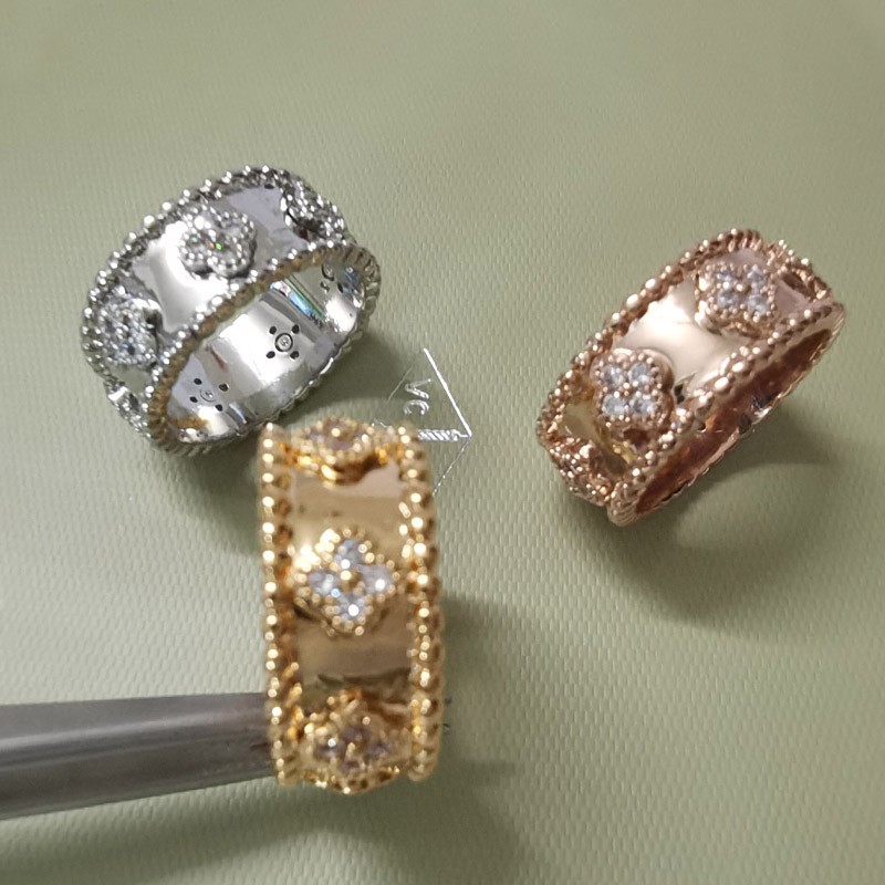 [Limited Edition] [Van Cleef & Arpels] Perlée Clover Ring Medium VCARO9LO00