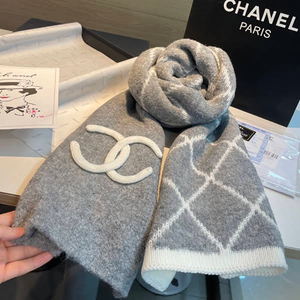 Immediate delivery Chanel reversible scarf stole parody shb51941