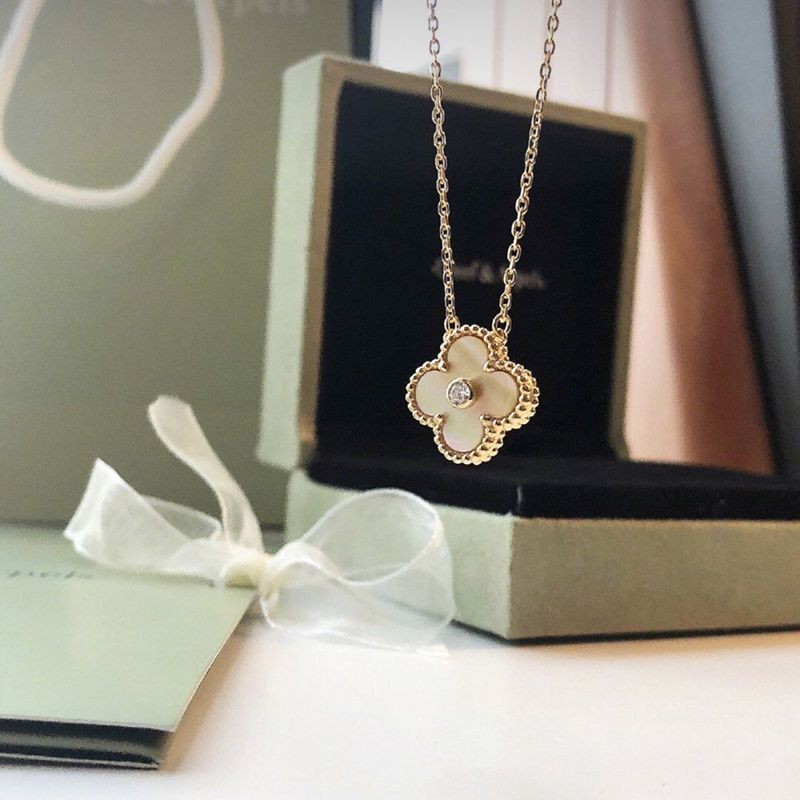 Rare Van Cleef & Arpels Replica Vintage Alhambra Pendant vae88639 Rare Van Cleef & Arpels Replica Vintage Alhambra Pendant vae88639