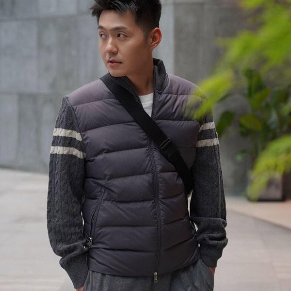 Moncler Replica Wool Blend Down Padding Cardigan moj66284