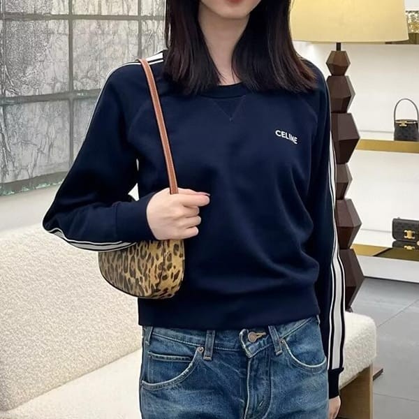 No. 1 in total sales! Celine Sweatshirt Stripe Navy Replica Cej77011 No. 1 in total sales! Celine Sweatshirt Stripe Navy Replica Cej77011