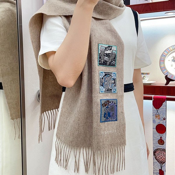 Hermes Cashmere Scarf Replica "Badge Soiree" H394801T01 Hermes Cashmere Scarf Replica "Badge Soiree" H394801T01