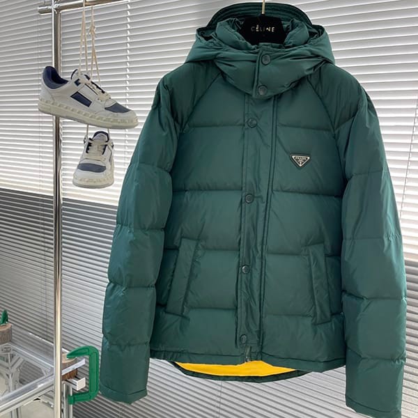 Perfect gift for Prada Replica Re-Nylon Down Jacket pug95229