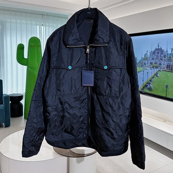 No. 1 in total sales! Louis Vuitton quilted overshirt, parallel import, 1AFWK0 No. 1 in total sales! Louis Vuitton quilted overshirt, parallel import, 1AFWK0