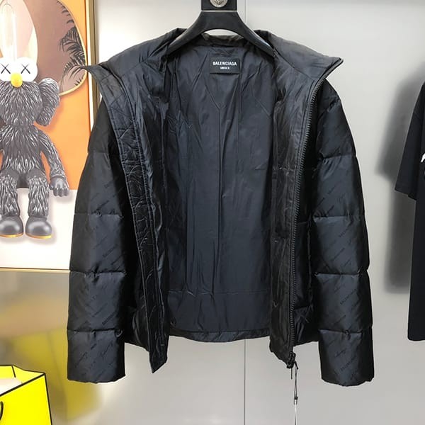 Very popular worldwide? Balenciaga logo puffer jacket parallel import product bam98335