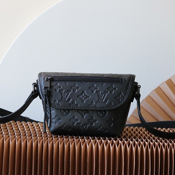 [Easy-to-use size?] Louis Vuitton Replica Pulse Wearable Wallet M12636