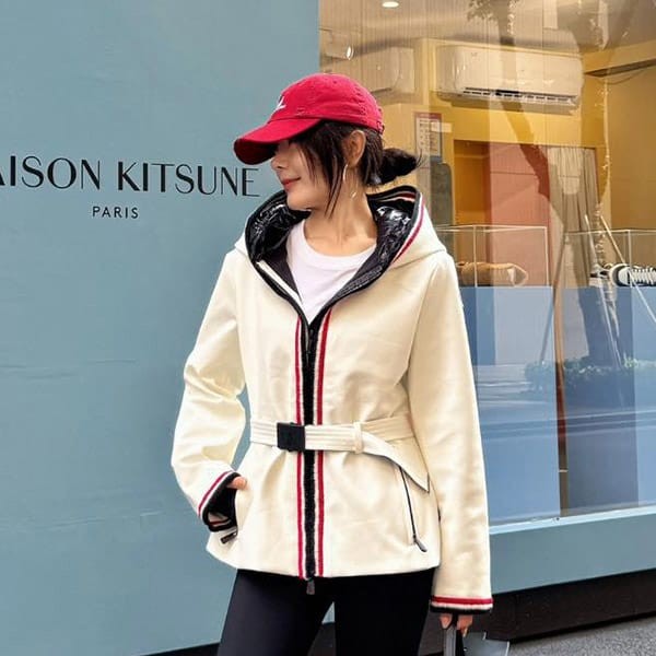 High quality Moncler parallel import Jockeys ski jacket water repellent logo down hood moi55006 High quality Moncler parallel import Jockeys ski jacket water repellent logo down hood moi55006