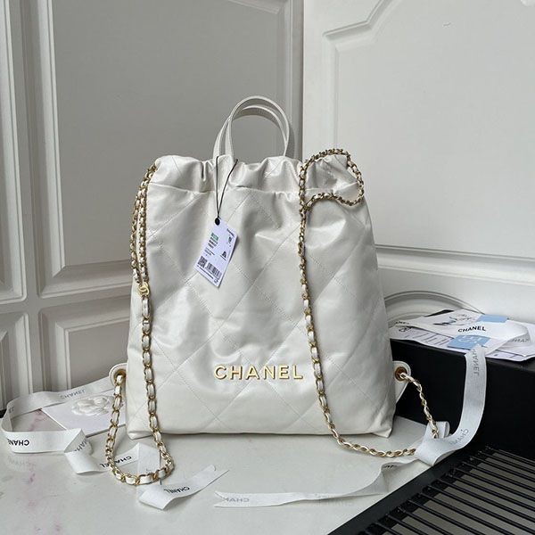 chanel 22 handbag replica calfskin shiny shb05412 chanel 22 handbag replica calfskin shiny shb05412