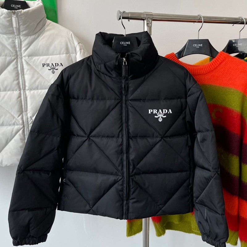 Prada down jacket replica women's hooded short down jacket pus67976 Prada down jacket replica women's hooded short down jacket pus67976
