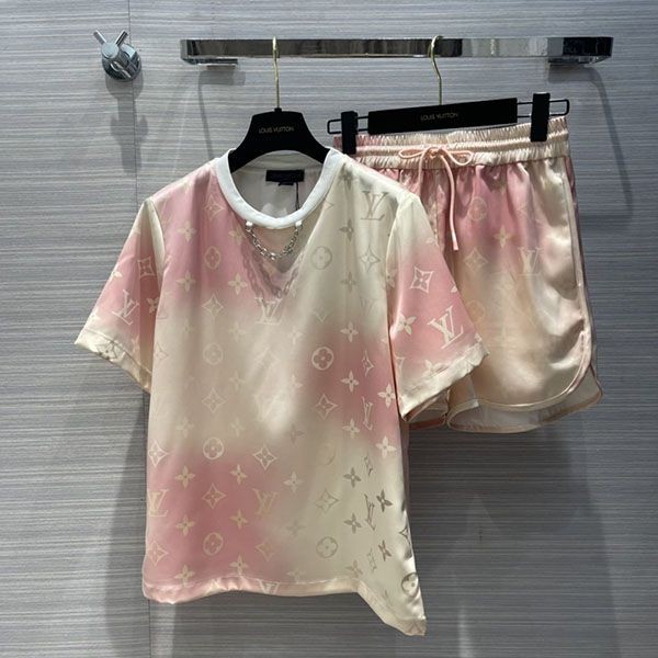 Hard to find Louis Vuitton Gradient LV Circle T-shirt replica top and bottom set vud07839