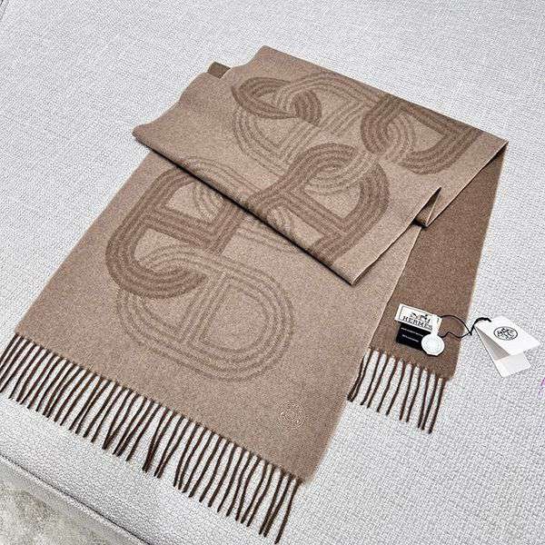 New and super limited edition? Hermes cashmere scarf, grade N, era78768 New and super limited edition? Hermes cashmere scarf, grade N, era78768