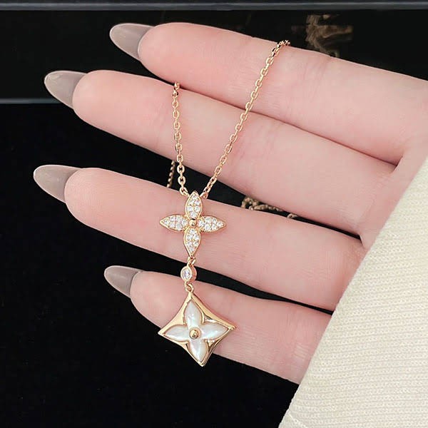 Very popular! Louis Vuitton pendant grade n Star Blossom Q94676