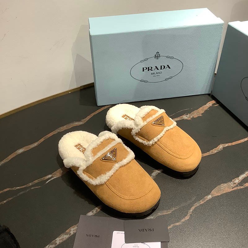 Popularity rising Prada replica shearling slippers with triangle logo puh23003