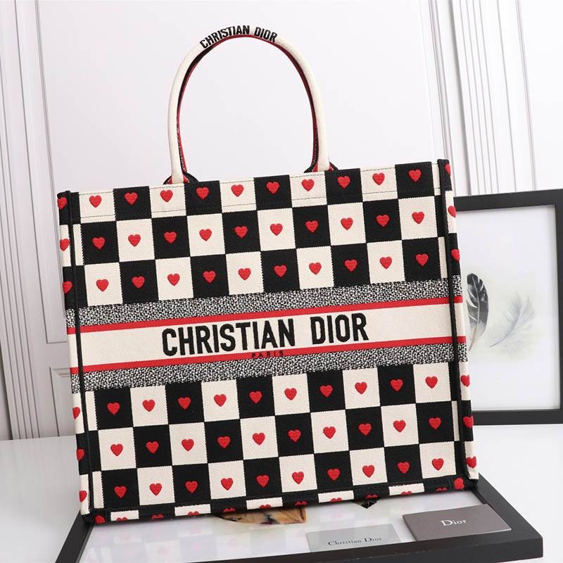 ☆Super popular☆ Dior book tote replica D-chess heart motif embroidery 2 sizes M1296ZRLA_M884 ☆Super popular☆ Dior book tote replica D-chess heart motif embroidery 2 sizes M1296ZRLA_M884