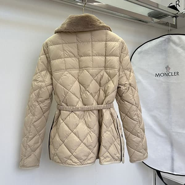Moncler Replica Signe Short Down Jacket mou71520