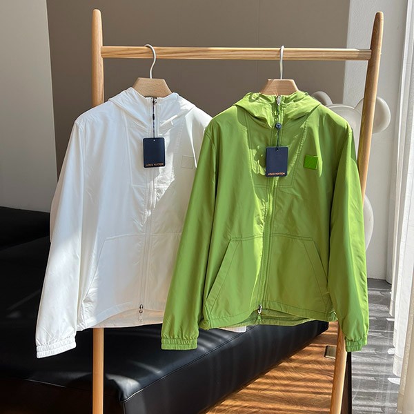 Love at first sight? Louis Vuitton replica reversible Damier windbreaker in 2 colors 1AFRCS Love at first sight? Louis Vuitton replica reversible Damier windbreaker in 2 colors 1AFRCS