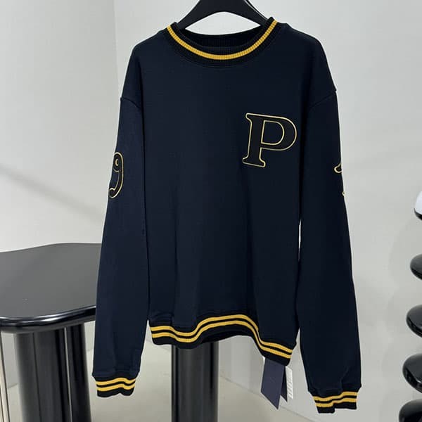 Cheap price! Replica Prada long sleeve sweatshirt with sleeve logo pux72720 Cheap price! Replica Prada long sleeve sweatshirt with sleeve logo pux72720