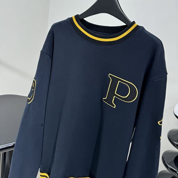 Cheap price! Replica Prada long sleeve sweatshirt with sleeve logo pux72720