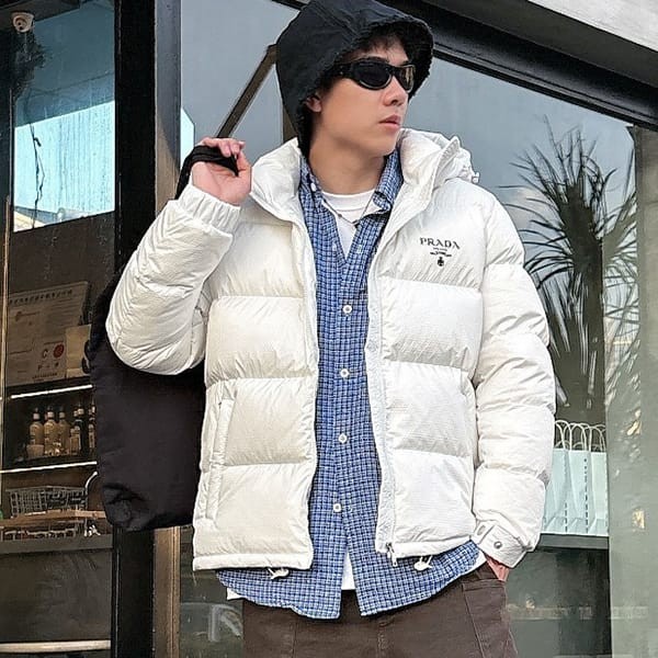 Luxury brand Prada hooded Re-Nylon down jacket fake puk94070 Luxury brand Prada hooded Re-Nylon down jacket fake puk94070