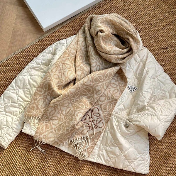 Very popular: Loewe replica Anagram scarf (wool & cashmere) F811SS1X01