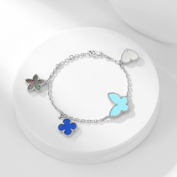 Very popular! Van Cleef & Arpels Lucky Alhambra bracelet, 4 motifs vaa60440