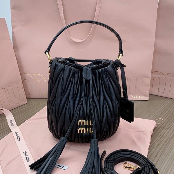 Popular all over the world? Miu Miu Matelasse Leather Bucket Bag Replica myo73267 Popular all over the world? Miu Miu Matelasse Leather Bucket Bag Replica myo73267