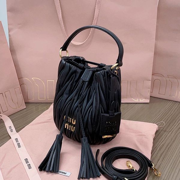 Popular all over the world? Miu Miu Matelasse Leather Bucket Bag Replica myo73267