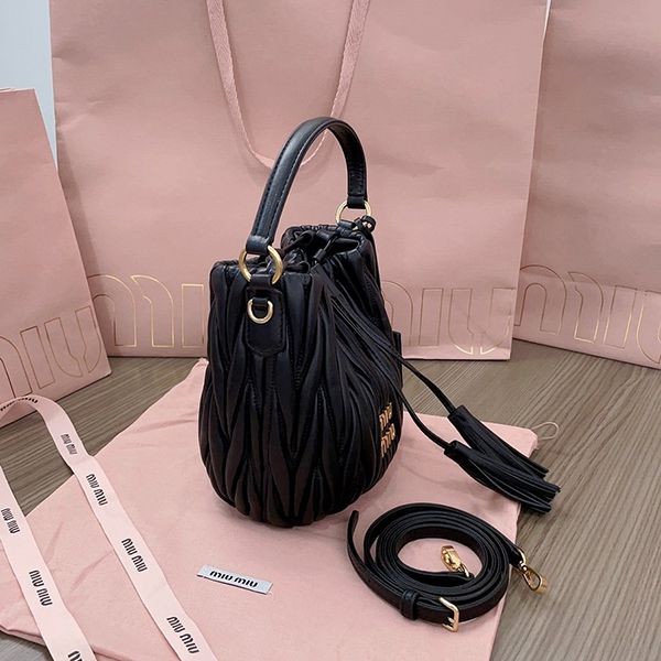 Popular all over the world? Miu Miu Matelasse Leather Bucket Bag Replica myo73267
