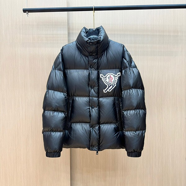 Featured ★ Moncler ★ LESTE Short Down Jacket Fake J20911A Featured ★ Moncler ★ LESTE Short Down Jacket Fake J20911A