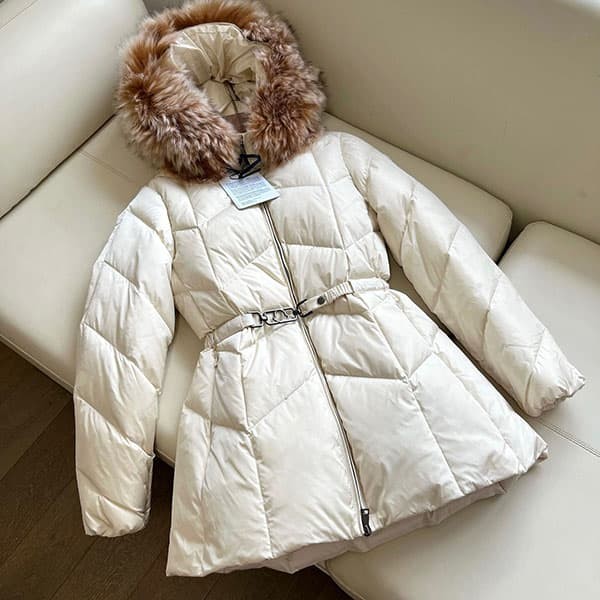 Moncler short down jacket replica with fur hood moh39664 Moncler short down jacket replica with fur hood moh39664