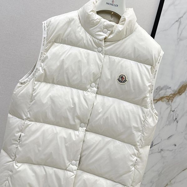 I definitely want it! Moncler Badia down vest copy moo55705