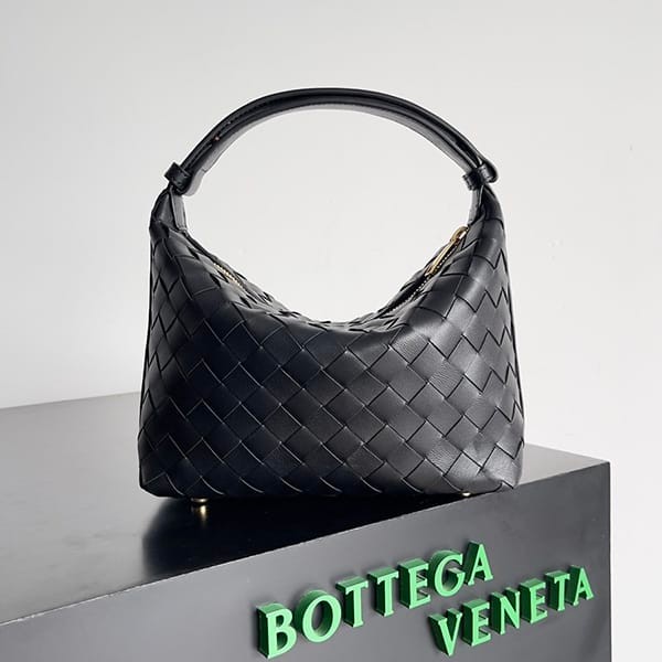 I definitely want it! Bottega Veneta Mini Wallace Handbag Replica BOG87921