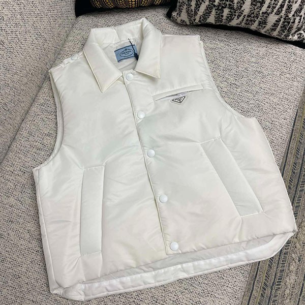 No. 1 in total sales! Prada snap button down vest replica puw30041