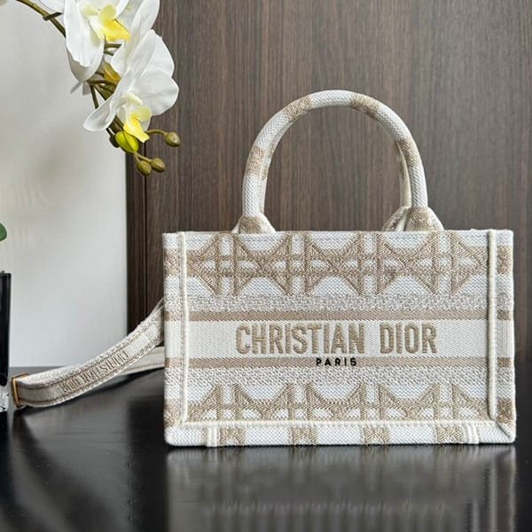 Love at first sight? Dior Book Tote Replica Mini Bag S5573CESI