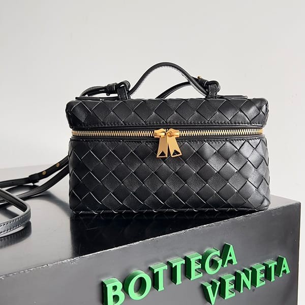 Secured Bottega Veneta Strap Vanity Case Calfskin Replica bof47171
