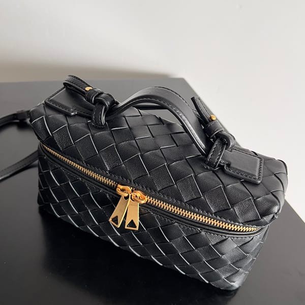 Secured Bottega Veneta Strap Vanity Case Calfskin Replica bof47171