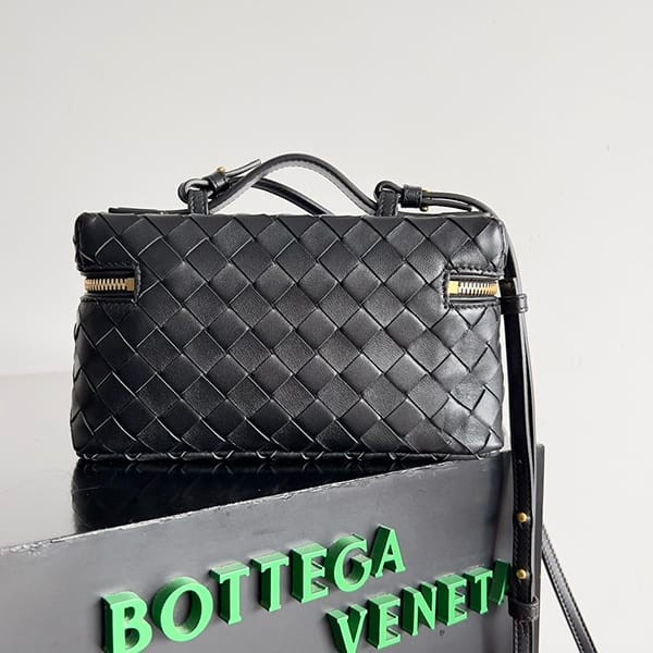 Secured Bottega Veneta Strap Vanity Case Calfskin Replica bof47171