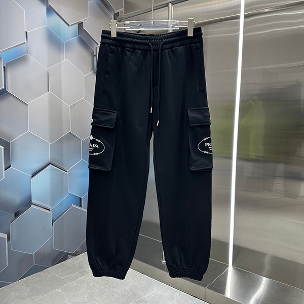 Luxury brand Fendi logo patch sweatpants at bargain prices fez11741