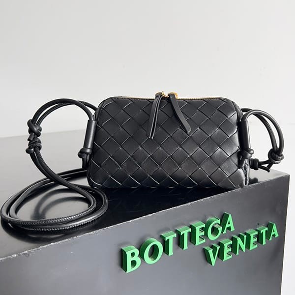 Super low price! Fake Bottega Veneta Intrecciato Concert Pouch Bag boy36362 Super low price! Fake Bottega Veneta Intrecciato Concert Pouch Bag boy36362