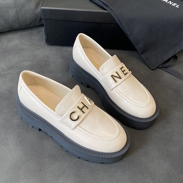[The CC logo is stylish?] Chanel loafers replica shd50323