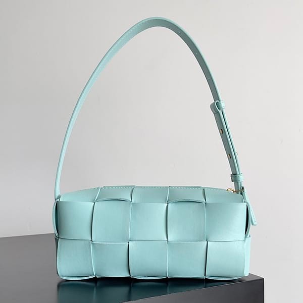 Immediate delivery Bottega Veneta Small Brick Cassette Shoulder Bag Replica bog74704 Immediate delivery Bottega Veneta Small Brick Cassette Shoulder Bag Replica bog74704