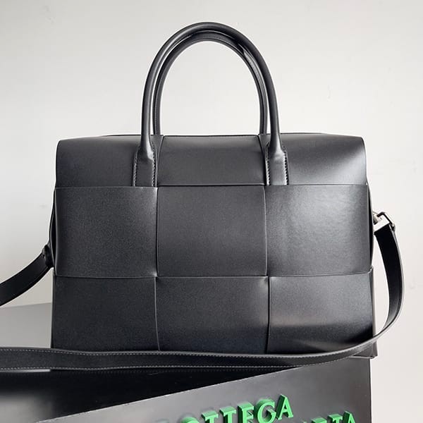 Competitive Bottega Veneta Replica Arco Medium Tote Bag bos53774