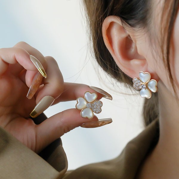Not available in Japan, a great gift, Van Cleef & Arpels Cosmos Earrings, fake VCARO5BZ00