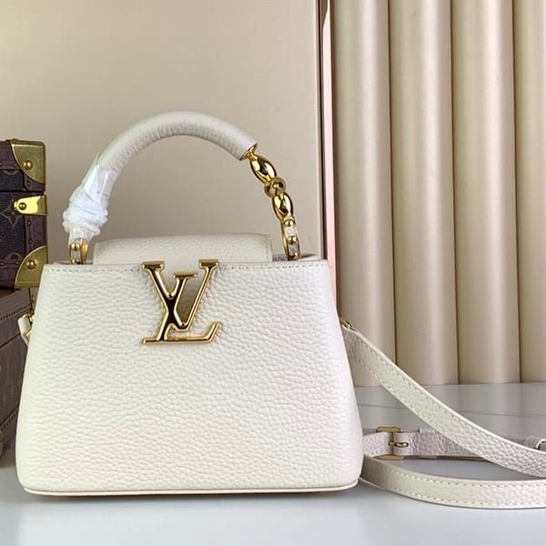 Recommended Louis Vuitton Replica Capucines MINI Bag M24684 made from Taurillon Leather Recommended Louis Vuitton Replica Capucines MINI Bag M24684 made from Taurillon Leather
