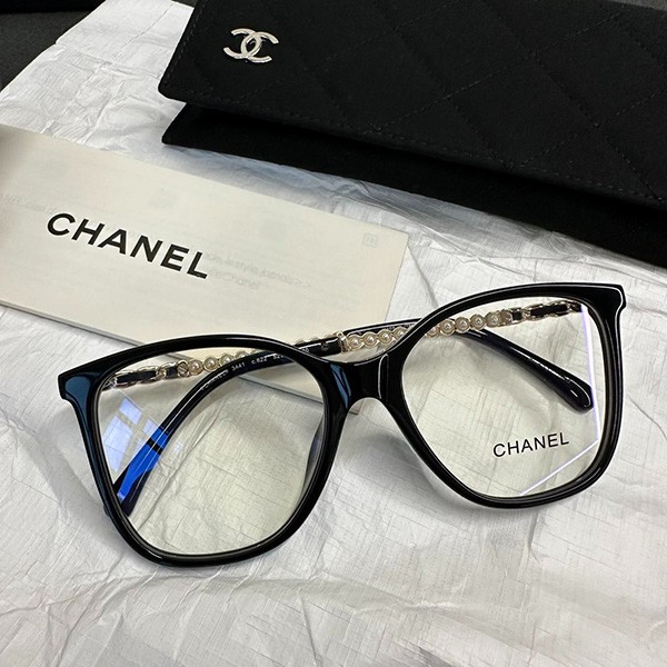 The pearls are lovely! Chanel logo glasses replica shk51600