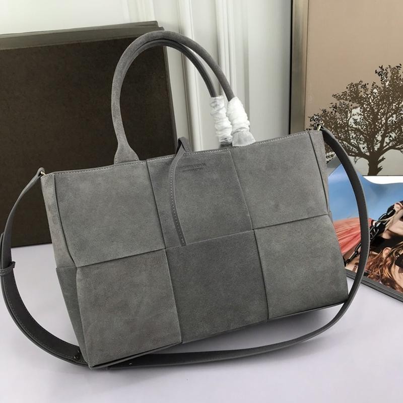 Love at first sight? Bottega Veneta Zaarco Tote Replica Dark Grey Calf Leather boa70266