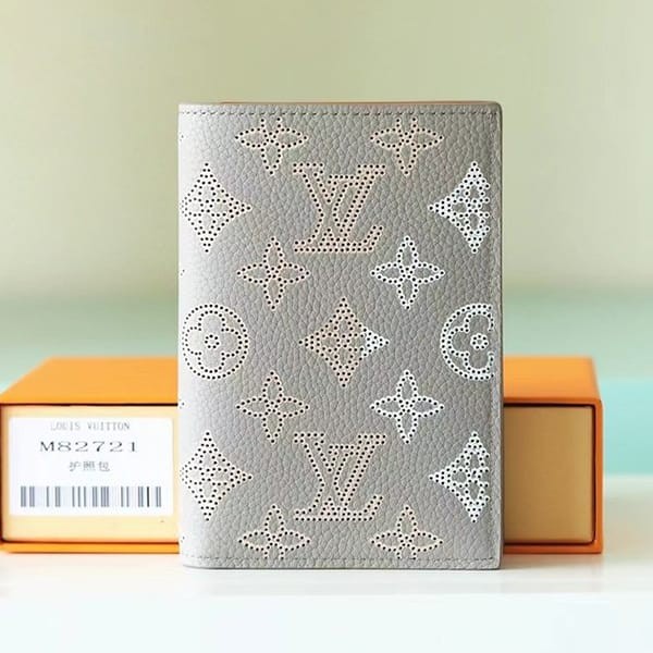 Hard to find Louis Vuitton replica Mahina calfskin passport cover wallet M82721 Hard to find Louis Vuitton replica Mahina calfskin passport cover wallet M82721