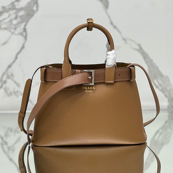 [Very easy to use] Replica Prada Buckle Medium Leather Handbag pup62185