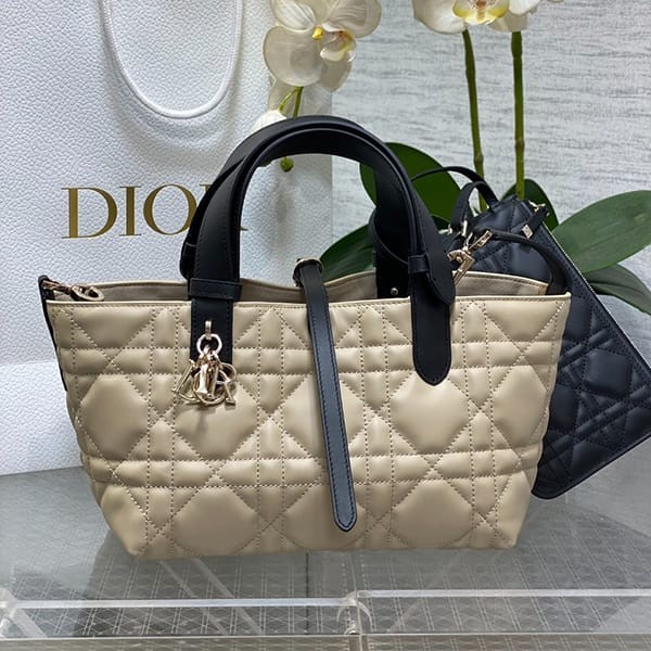Easy to use Dior Toujours bag replica medium dea32633 Easy to use Dior Toujours bag replica medium dea32633
