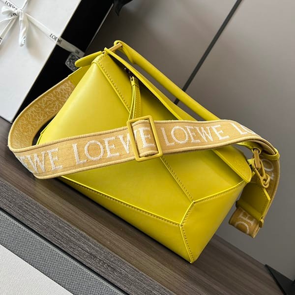 Boutique Loewe Satin Calf Replica Puzzle Edge Shoulder Bag Small loc61295